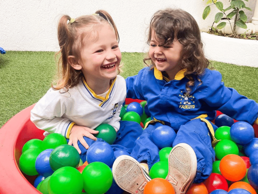 Amizades para toda a vida: a aventura de fazer amigos na infância! — imagem
